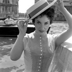 Gina Lollobrigida 1954 / Cameraphoto Epoche © Vittorio Pavan